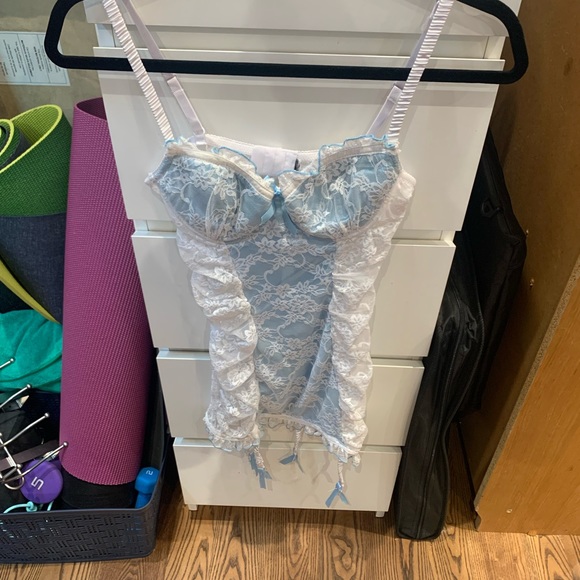 Box of Lingerie Mostly One Size - Picture 2 of 7